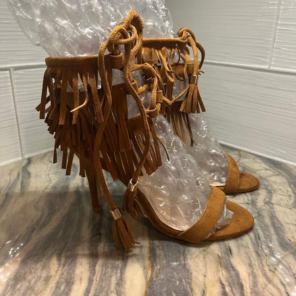 Open Toe Brown Suede Fringe Tassle Heels Pumps Stilettos 7.5
3 3/4” heel - Picture 3 of 12